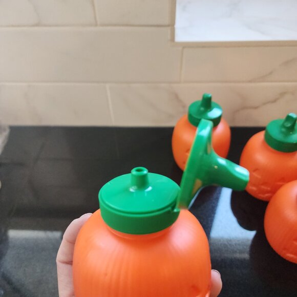 4 plastic pumpkin squeeze bottles/condiment bottles - Picture 4 of 4